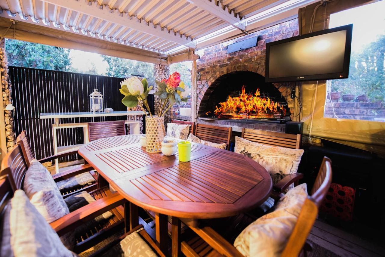 Cottonwood Guesthouse Oasis Bloemfontein Esterno foto