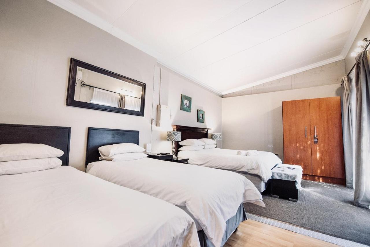Cottonwood Guesthouse Oasis Bloemfontein Esterno foto