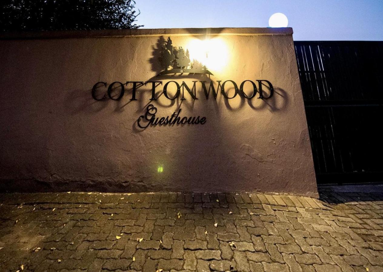 Cottonwood Guesthouse Oasis Bloemfontein Esterno foto