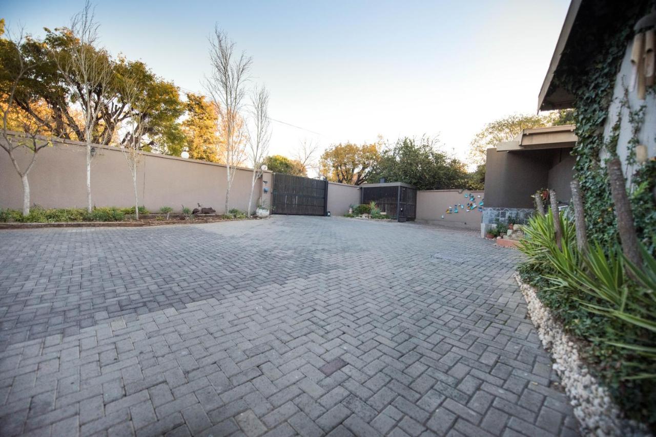 Cottonwood Guesthouse Oasis Bloemfontein Esterno foto