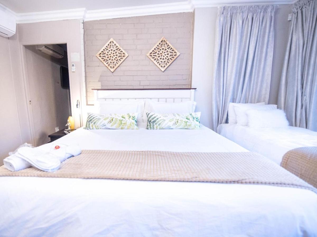 Cottonwood Guesthouse Oasis Bloemfontein Esterno foto