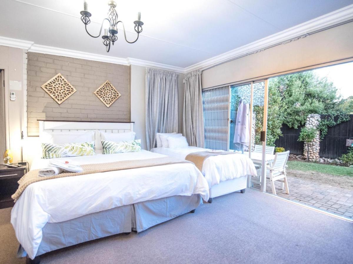 Cottonwood Guesthouse Oasis Bloemfontein Esterno foto