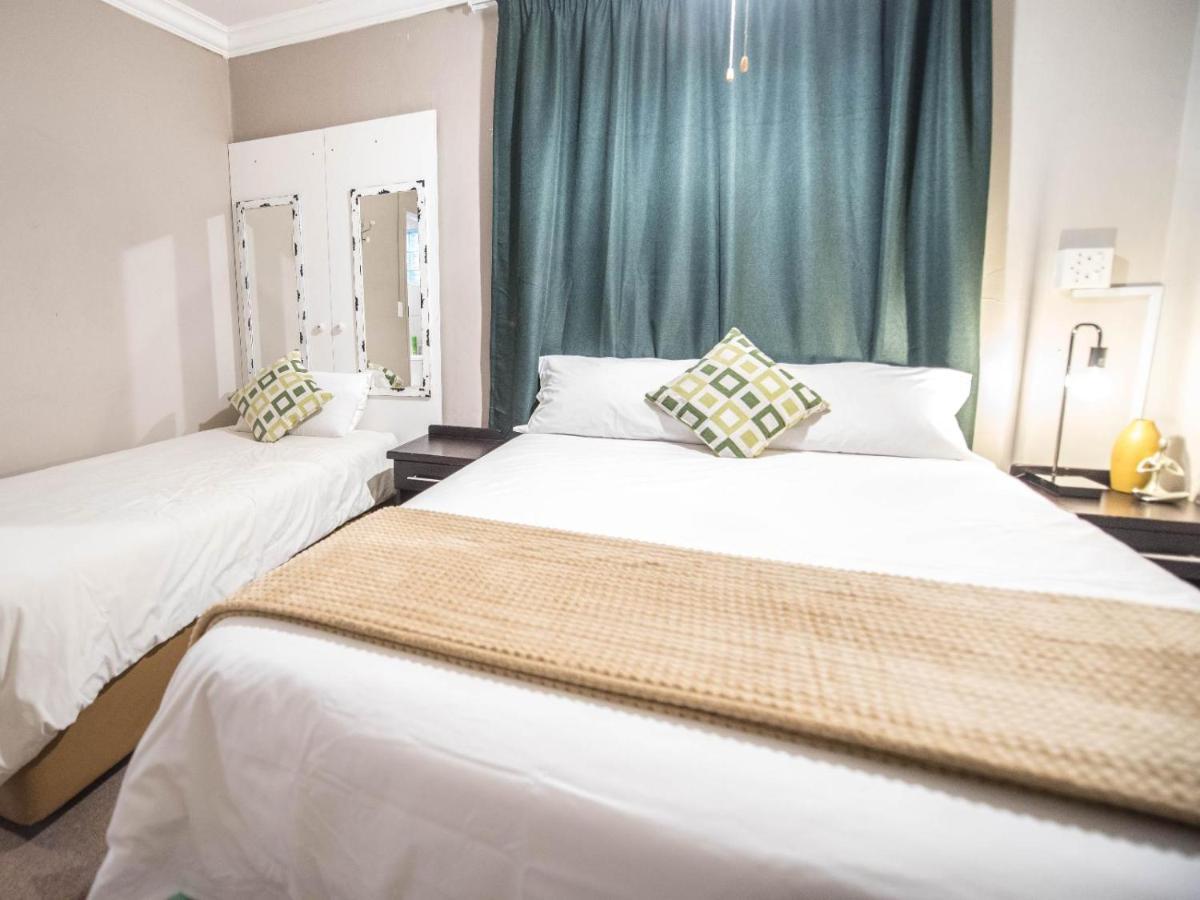 Cottonwood Guesthouse Oasis Bloemfontein Esterno foto