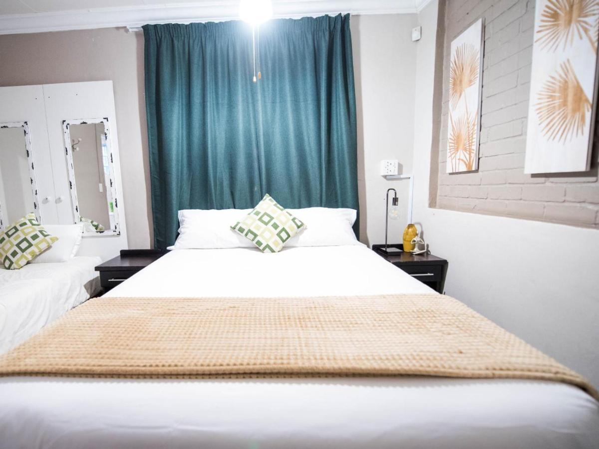Cottonwood Guesthouse Oasis Bloemfontein Esterno foto