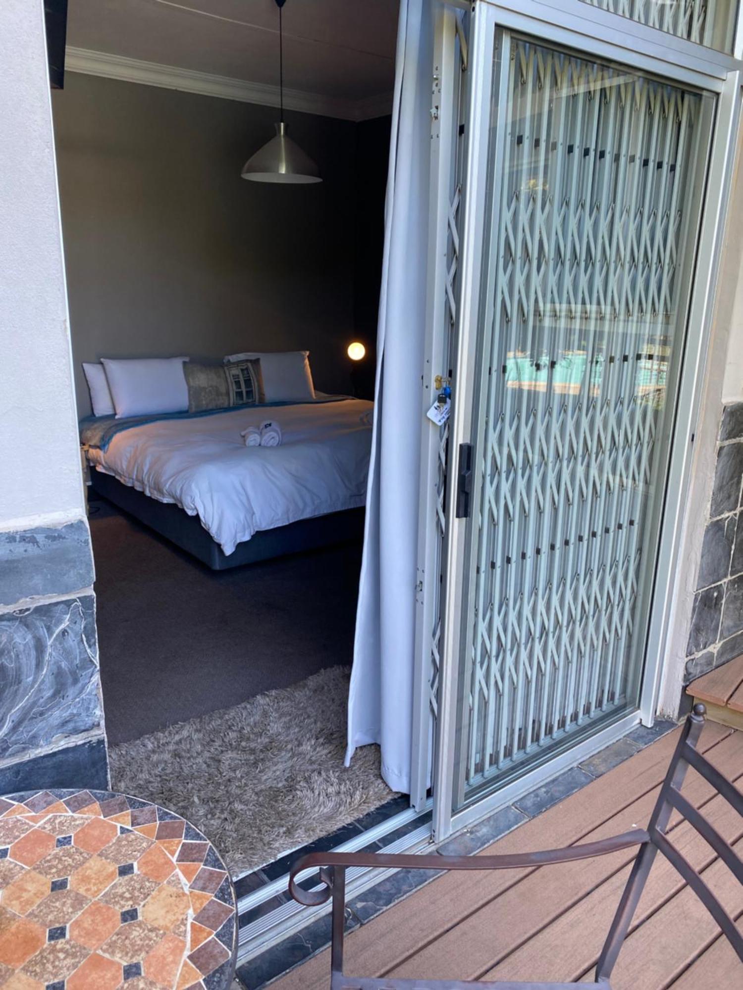 Cottonwood Guesthouse Oasis Bloemfontein Esterno foto